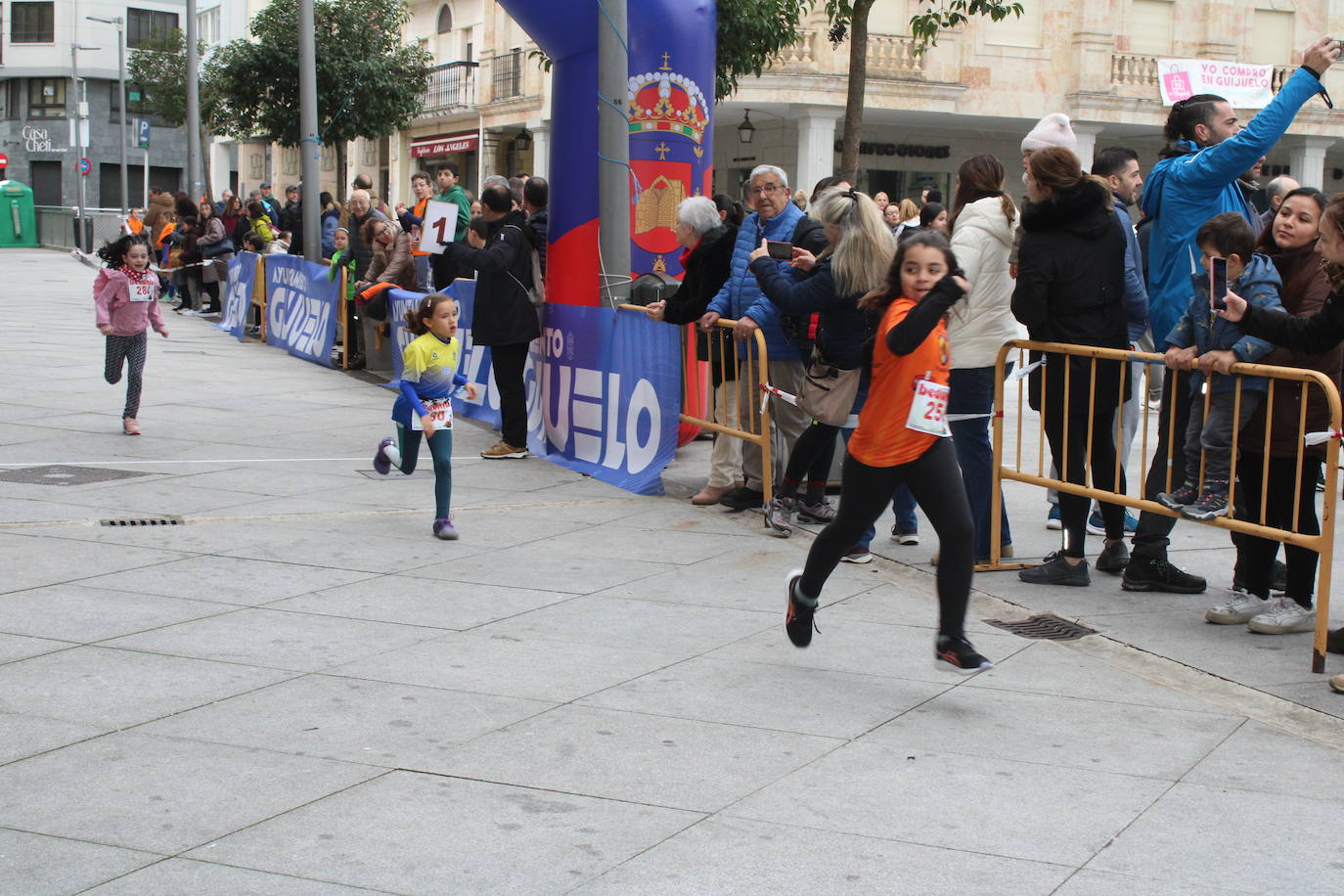 Guijuelo disfruta con su jamón velo más solidario