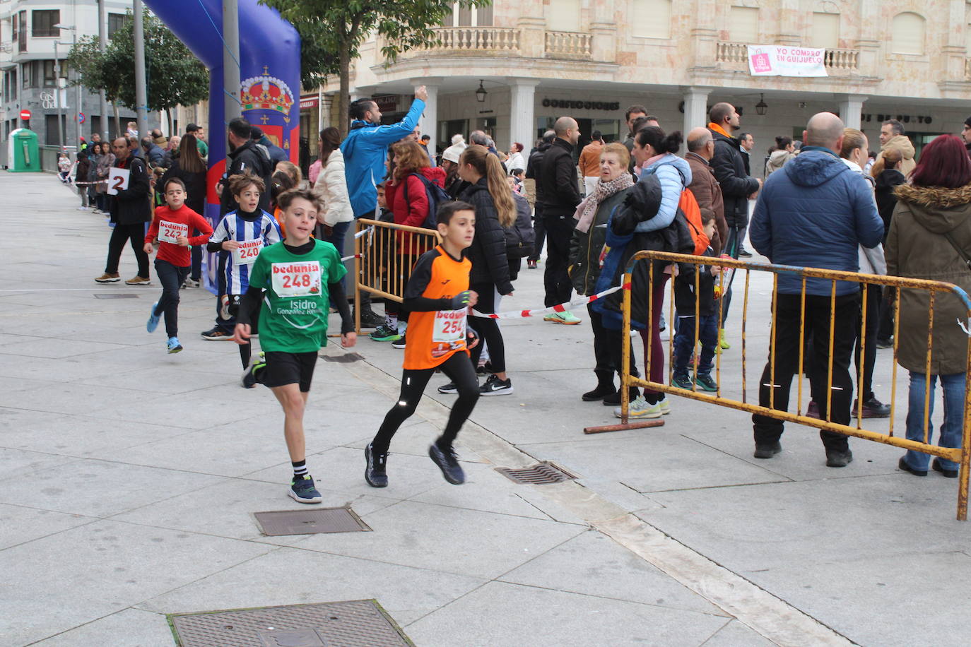 Guijuelo disfruta con su jamón velo más solidario