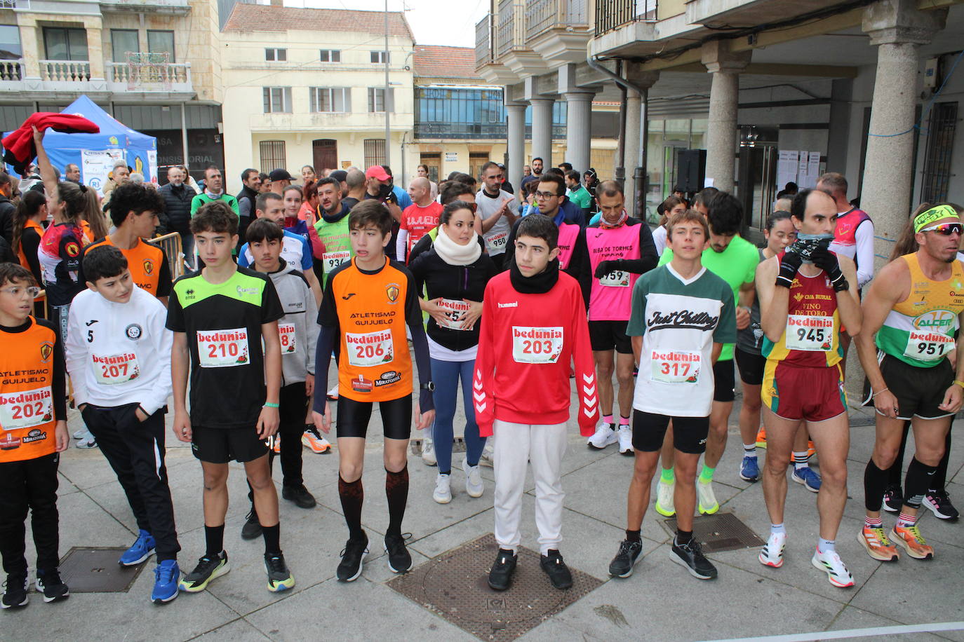 Guijuelo disfruta con su jamón velo más solidario