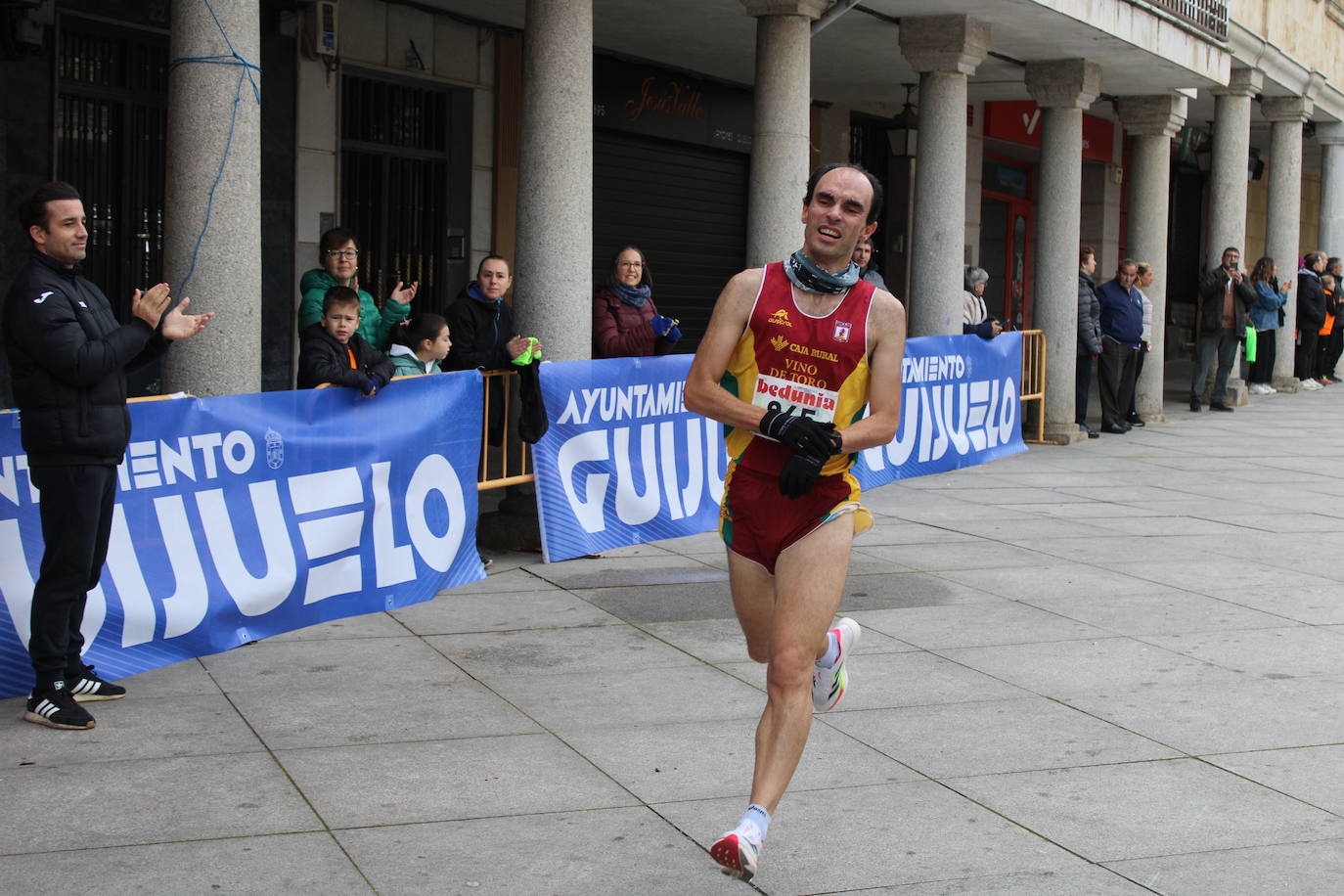 Guijuelo disfruta con su jamón velo más solidario