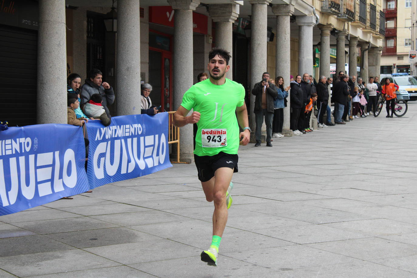 Guijuelo disfruta con su jamón velo más solidario