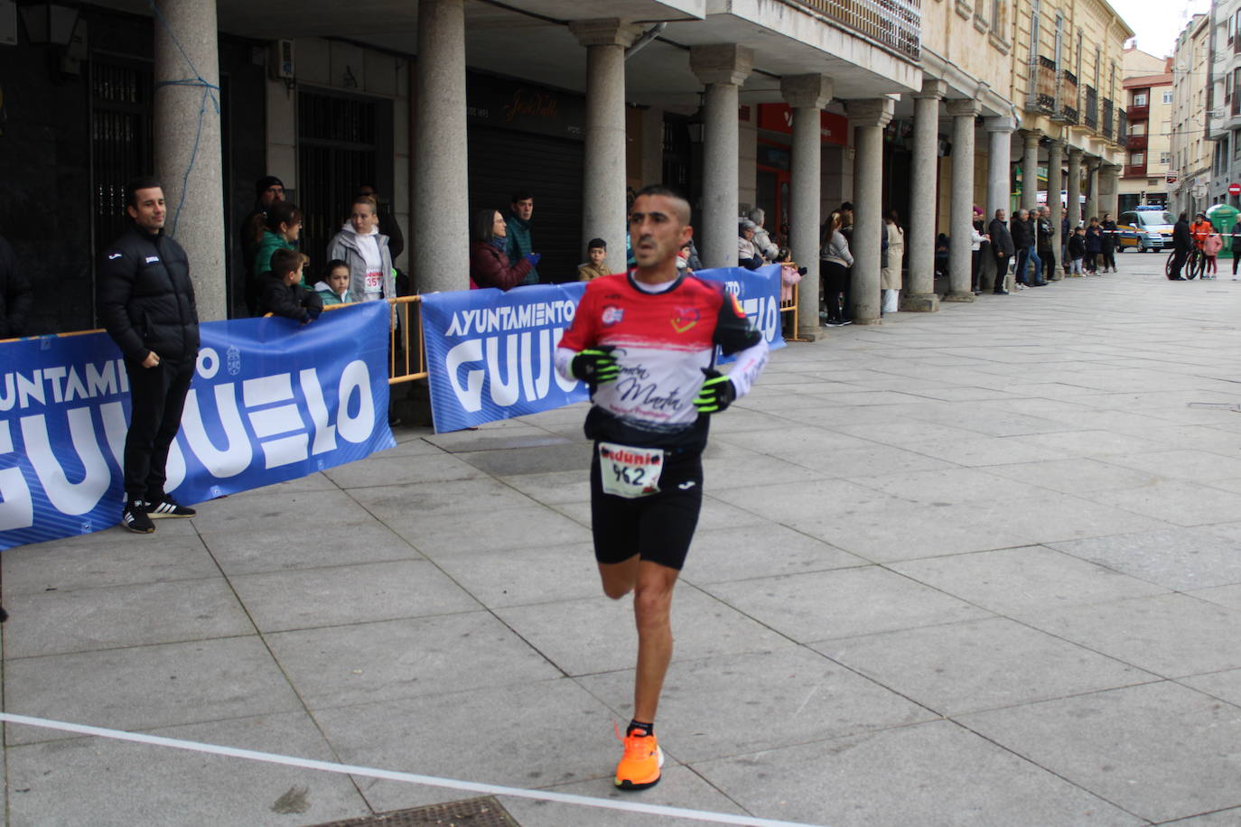 Guijuelo disfruta con su jamón velo más solidario