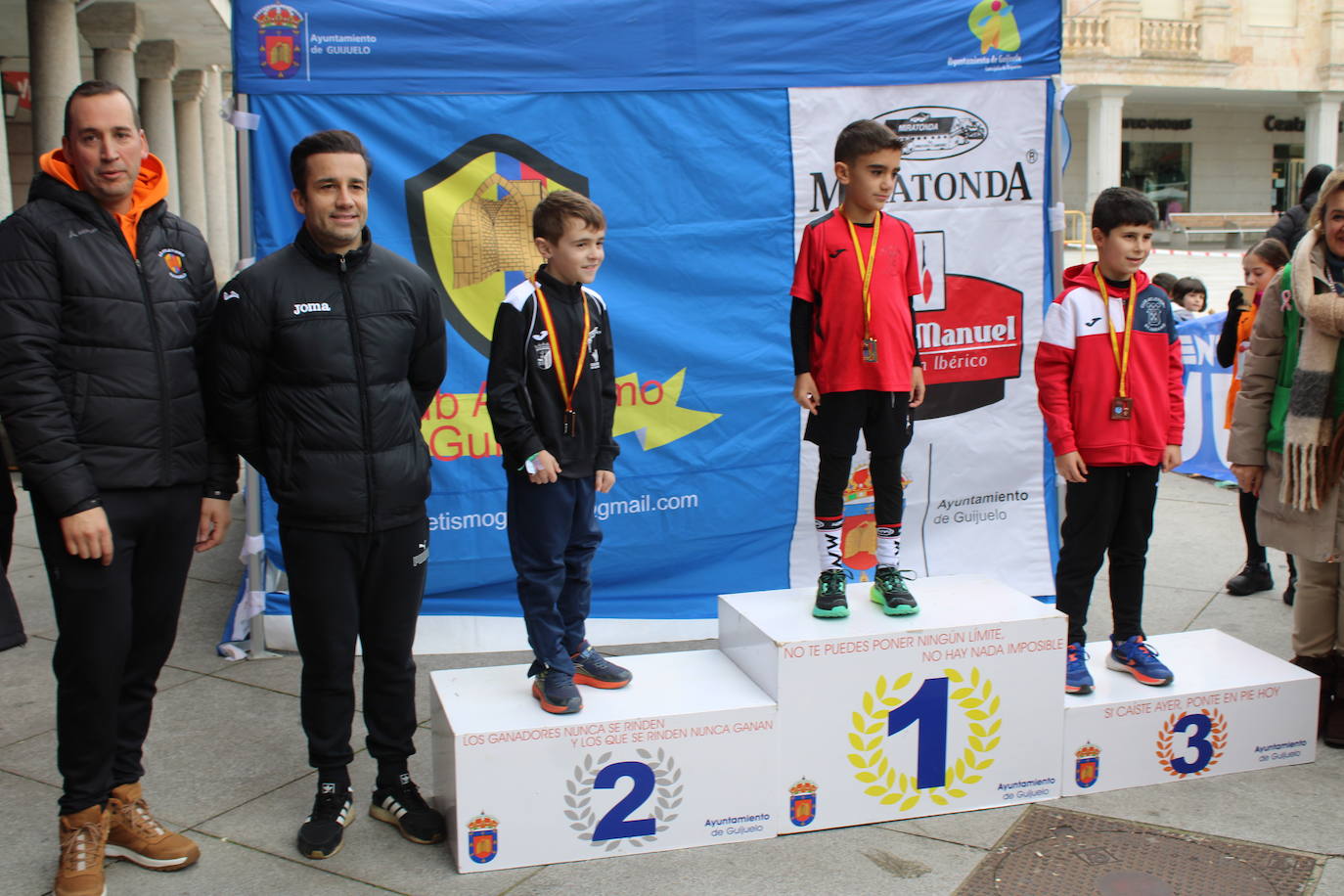 Guijuelo disfruta con su jamón velo más solidario