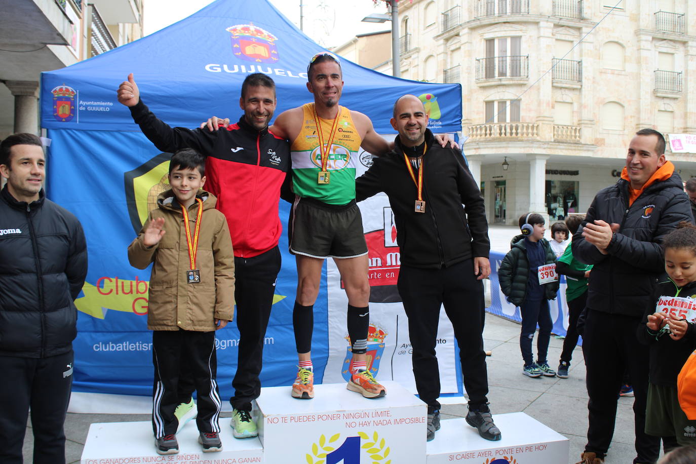 Guijuelo disfruta con su jamón velo más solidario