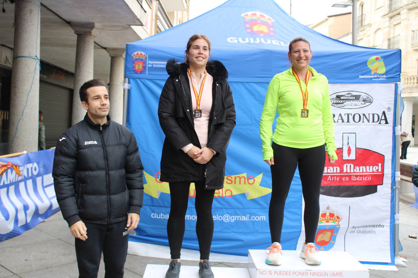 Guijuelo disfruta con su jamón velo más solidario