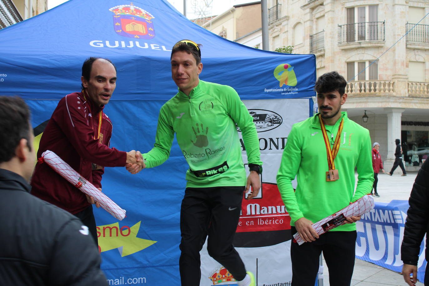 Guijuelo disfruta con su jamón velo más solidario