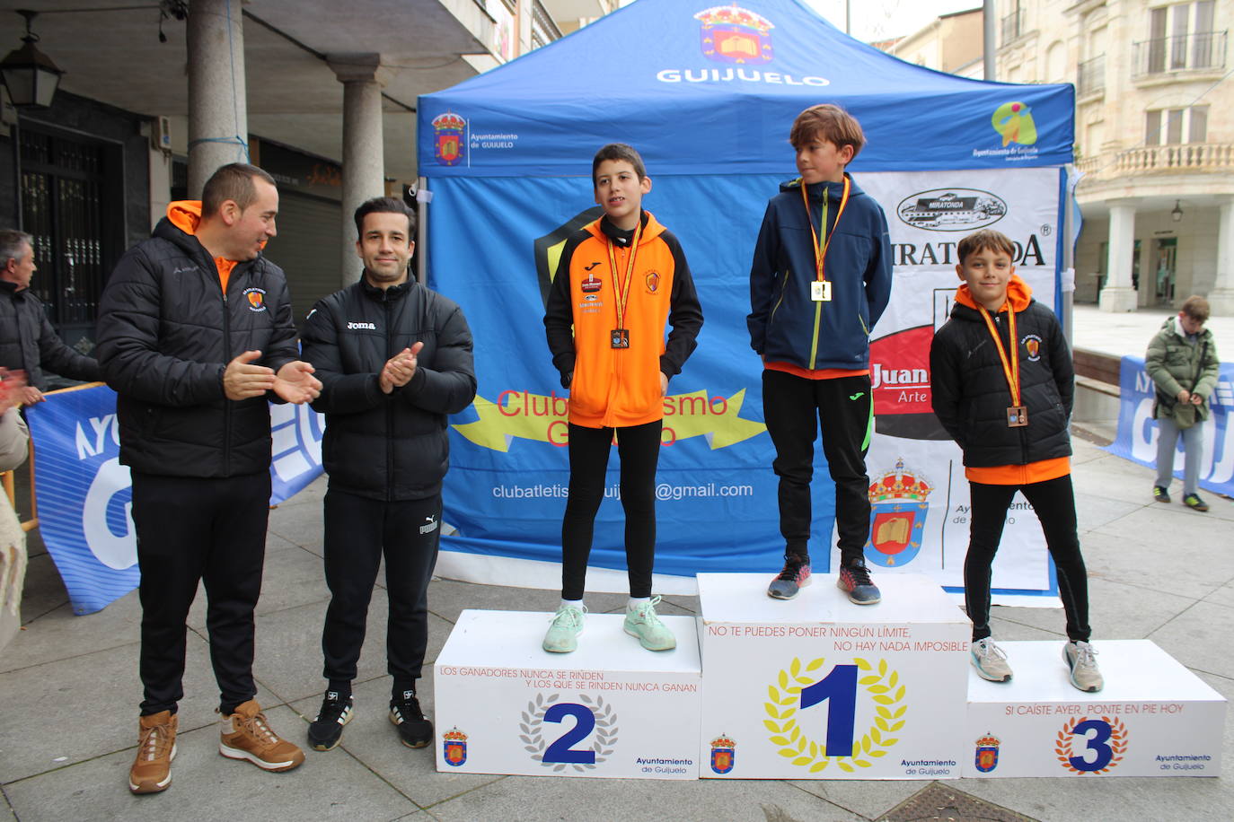 Guijuelo disfruta con su jamón velo más solidario