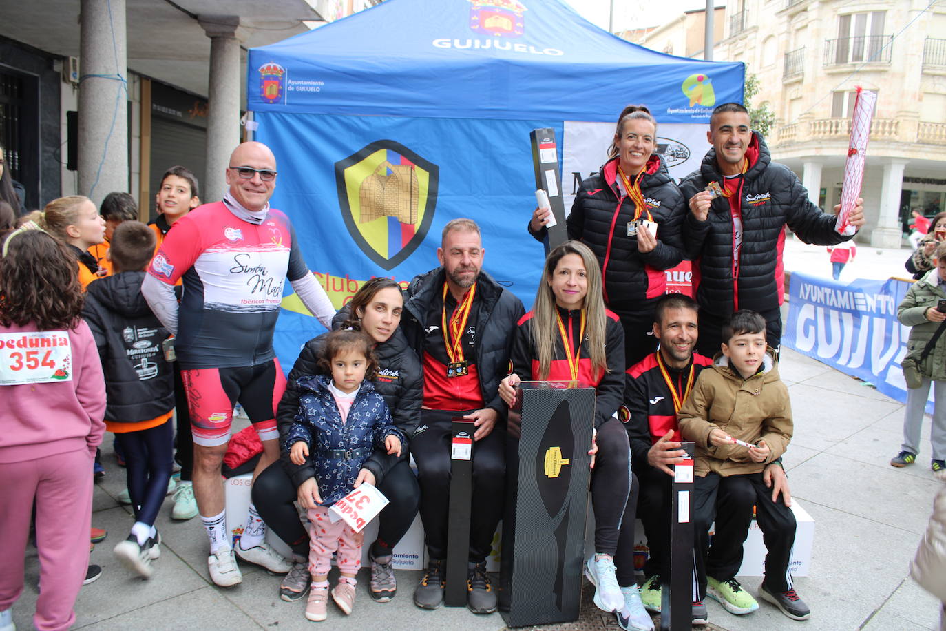 Guijuelo disfruta con su jamón velo más solidario