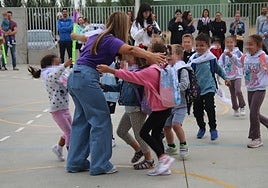 Alumnos del CEIP Isabel Reina de Castilla, uno de los tres centros escolares que hay en Carbajosa de la Sagrada.