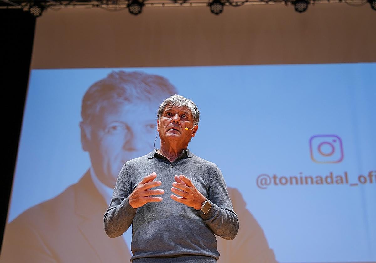 Toni Nadal, durante su intervención este lunes en Salamanca.