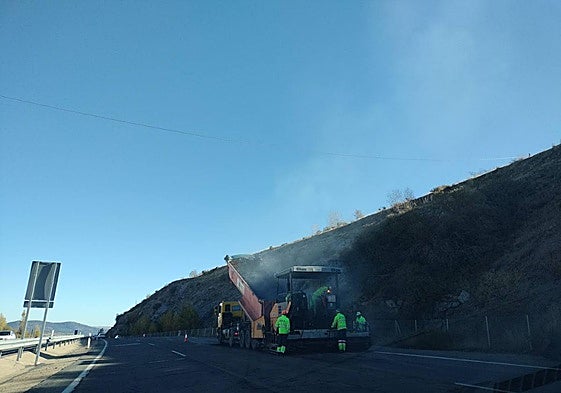 Obras de parcheo realizadas en el mes de octubre en el tramo de la A-66 afectado.