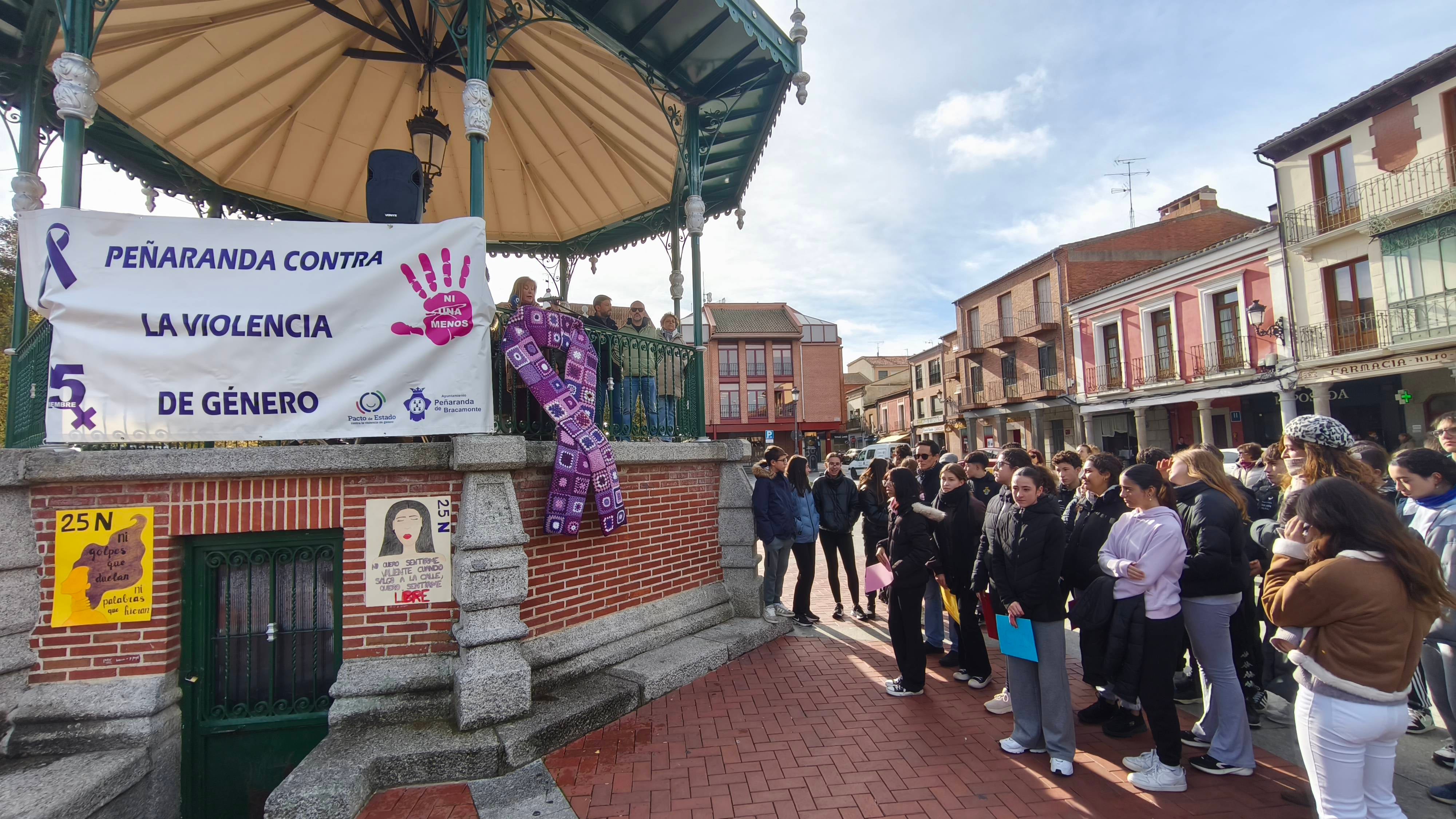 Gran participación en la lectura del manifiesto del 25-N en Peñaranda