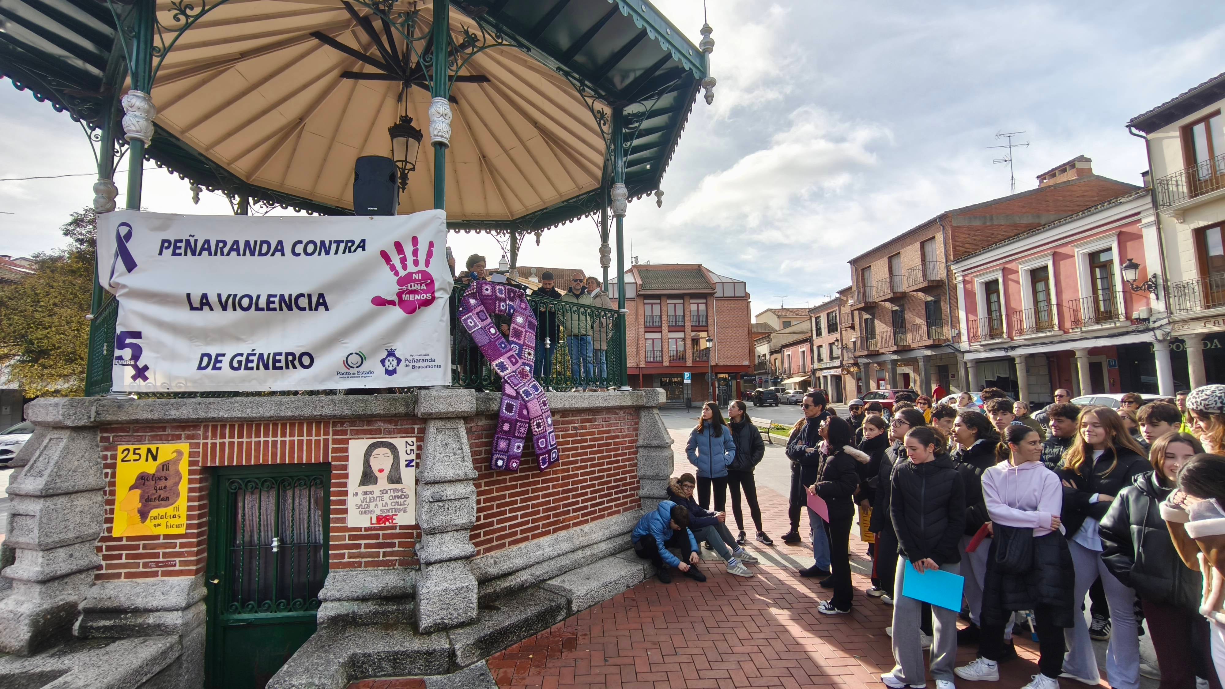 Gran participación en la lectura del manifiesto del 25-N en Peñaranda