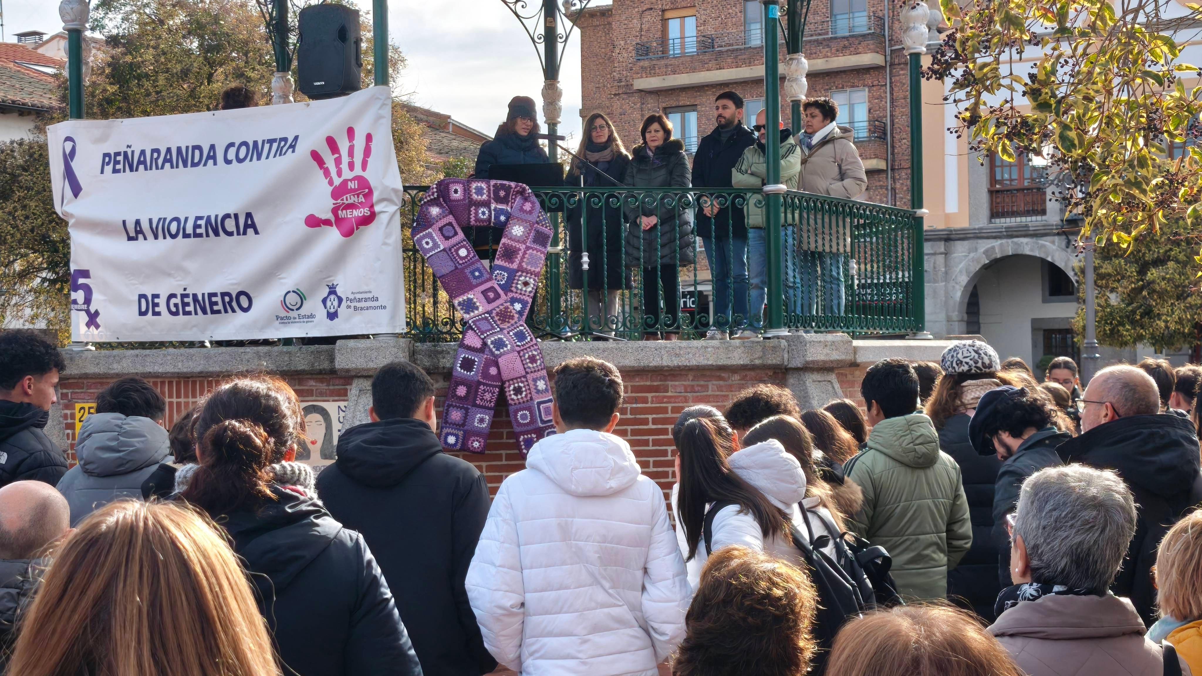 Gran participación en la lectura del manifiesto del 25-N en Peñaranda