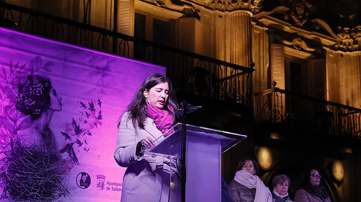 La Plaza Mayor se une al 25-N con la lectura del manifiesto y un decálogo universitario contra la violencia machista