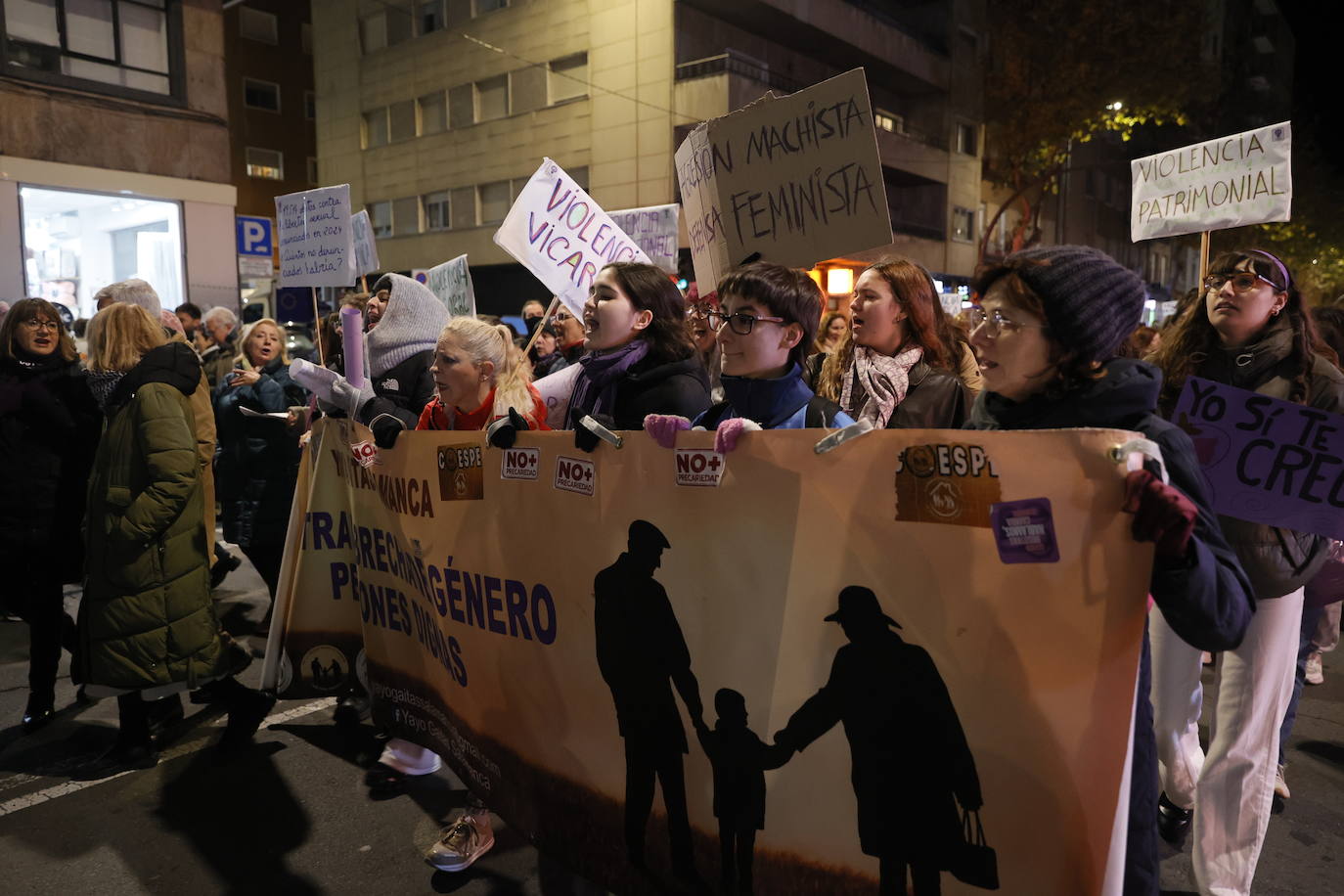 Por las que están y por las que faltan: un 25-N que multiplica el compromiso en Salamanca, en imágenes