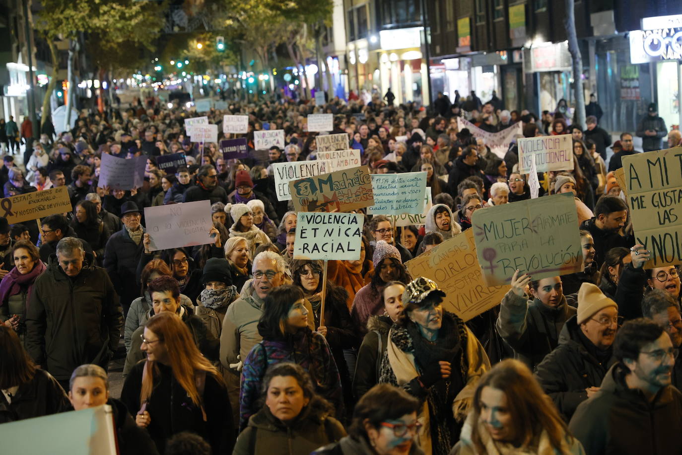 Por las que están y por las que faltan: un 25-N que multiplica el compromiso en Salamanca, en imágenes