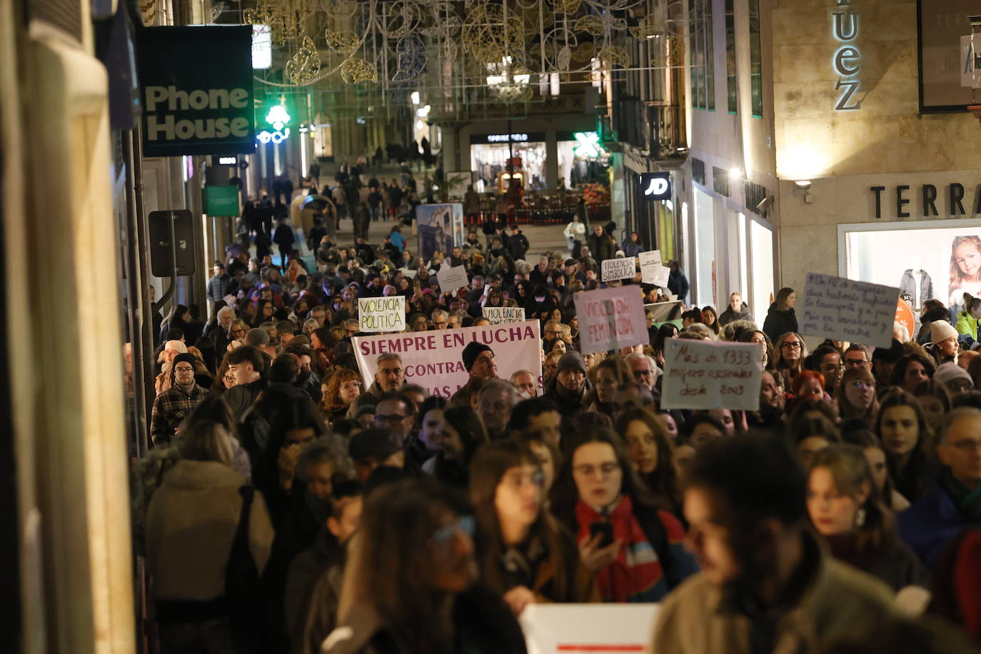 Por las que están y por las que faltan: un 25-N que multiplica el compromiso en Salamanca, en imágenes