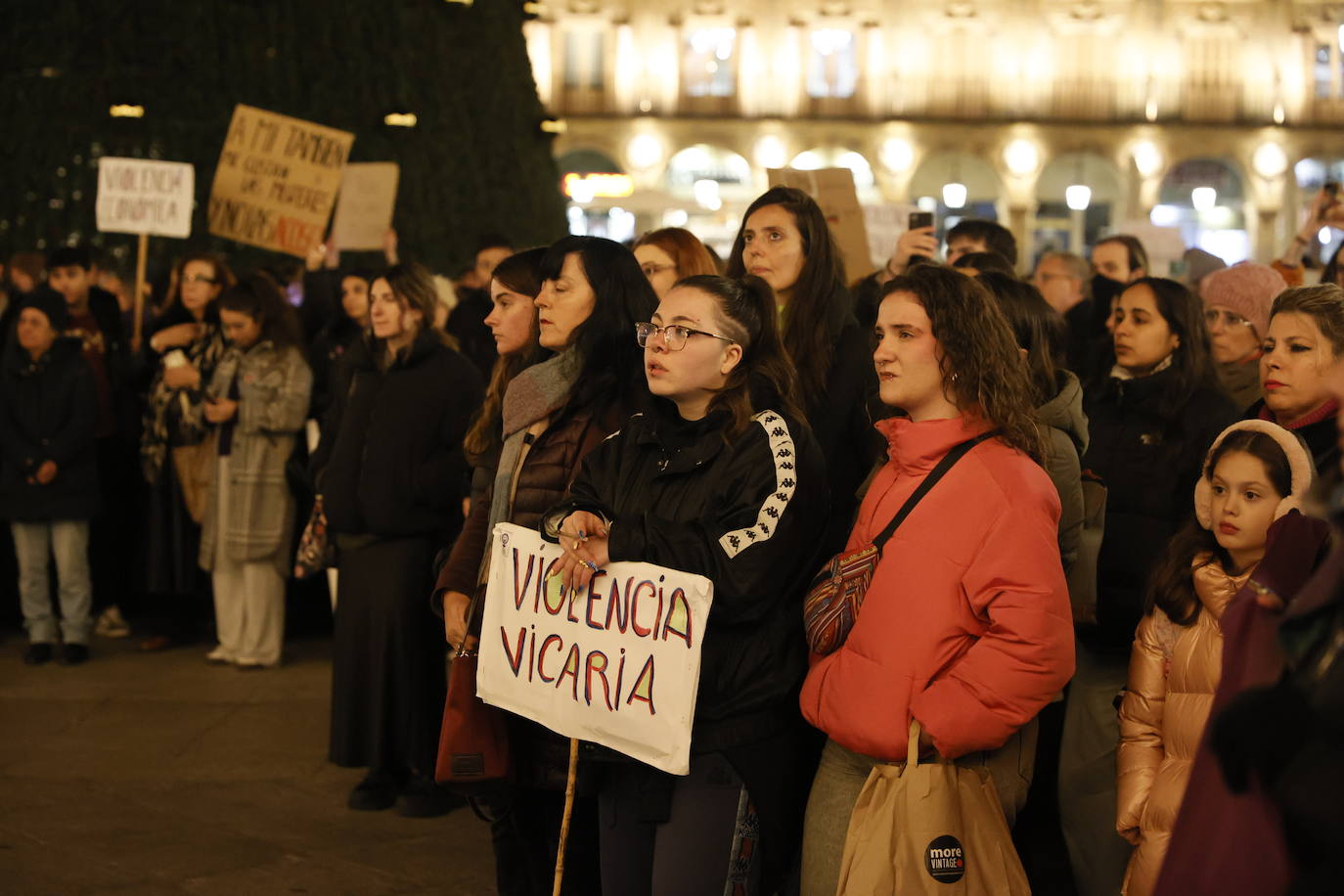 Por las que están y por las que faltan: un 25-N que multiplica el compromiso en Salamanca, en imágenes