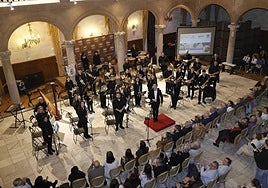 Concierto de Banda de Música de Villamayor en el Casino con motivo de la entrega de premios del Concurso Literario de LA GACETA.