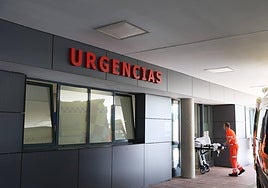 Imagen de un paciente siendo trasladado a las Urgencias del Hospital.