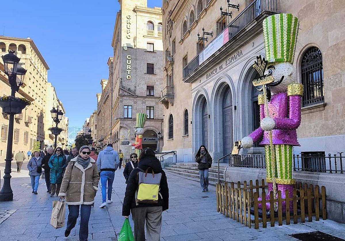 Un soldado, junto al Banco de España.