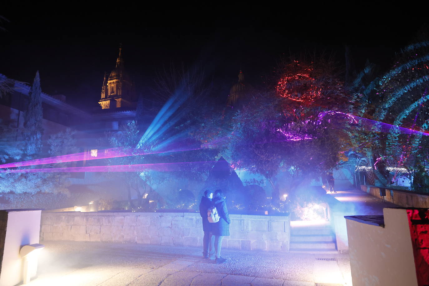 El encanto de la Navidad recala en Salamanca: el jardín mágico del Huerto, en imágenes