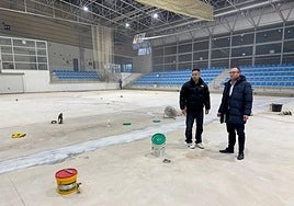 Ciudad Rodrigo renueva la pista del pabellón Eladio Jiménez