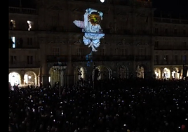 Disfruta del increíble videomapping del cuento del astronauta que dejó sin palabras a los presentes en la Plaza Mayor