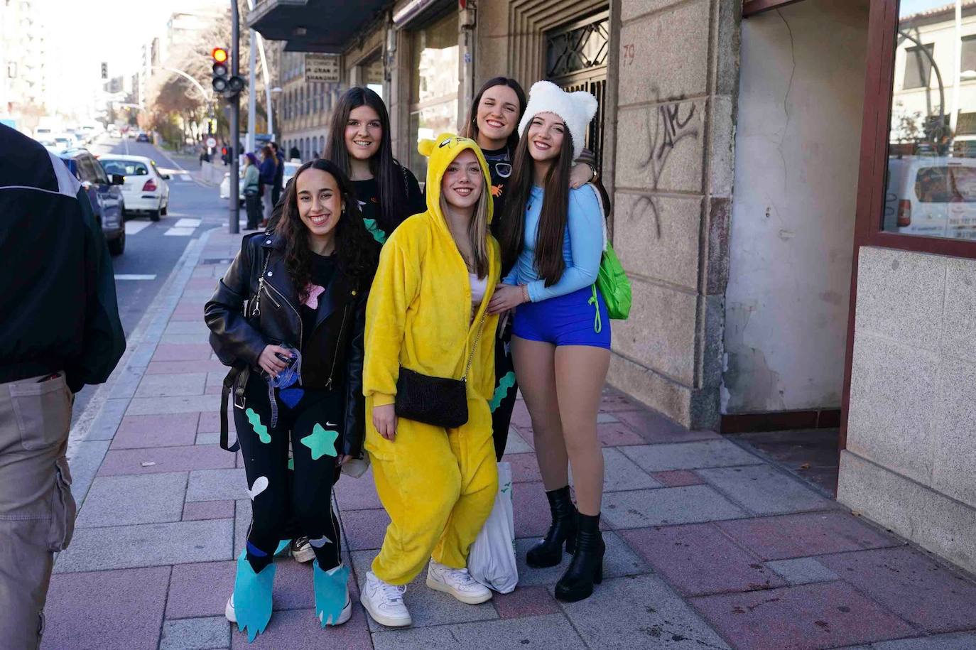 Los Minions, Winnie de Pooh y Mario Bros disfrutan de la fiesta en la Facultad de Educación