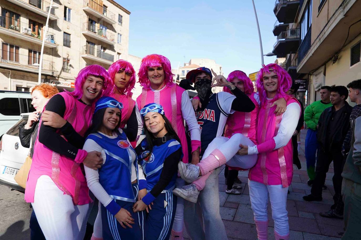 Los Minions, Winnie de Pooh y Mario Bros disfrutan de la fiesta en la Facultad de Educación