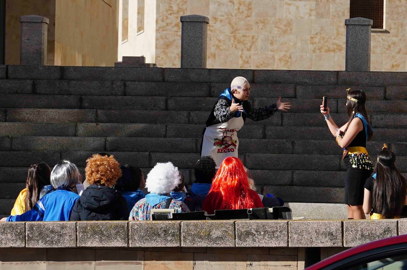 Los Minions, Winnie de Pooh y Mario Bros disfrutan de la fiesta en la Facultad de Educación