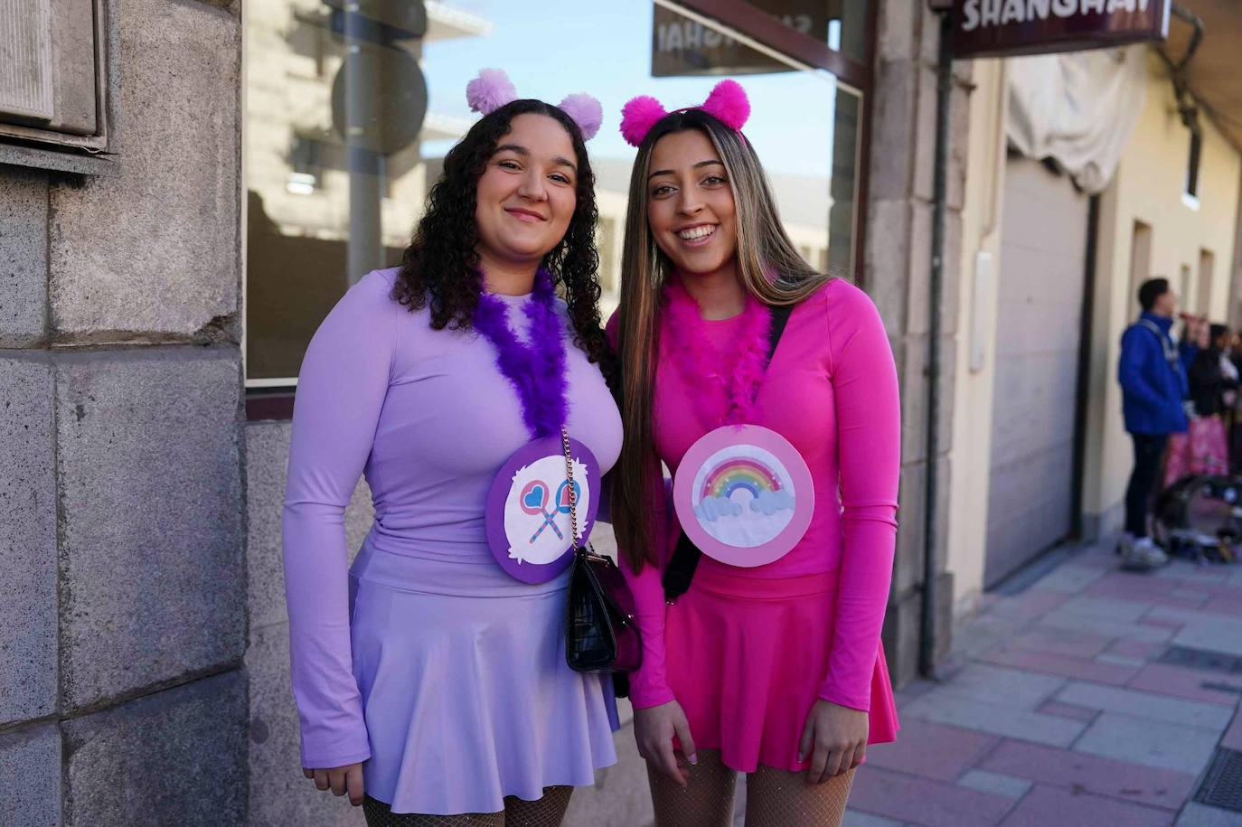 Los Minions, Winnie de Pooh y Mario Bros disfrutan de la fiesta en la Facultad de Educación