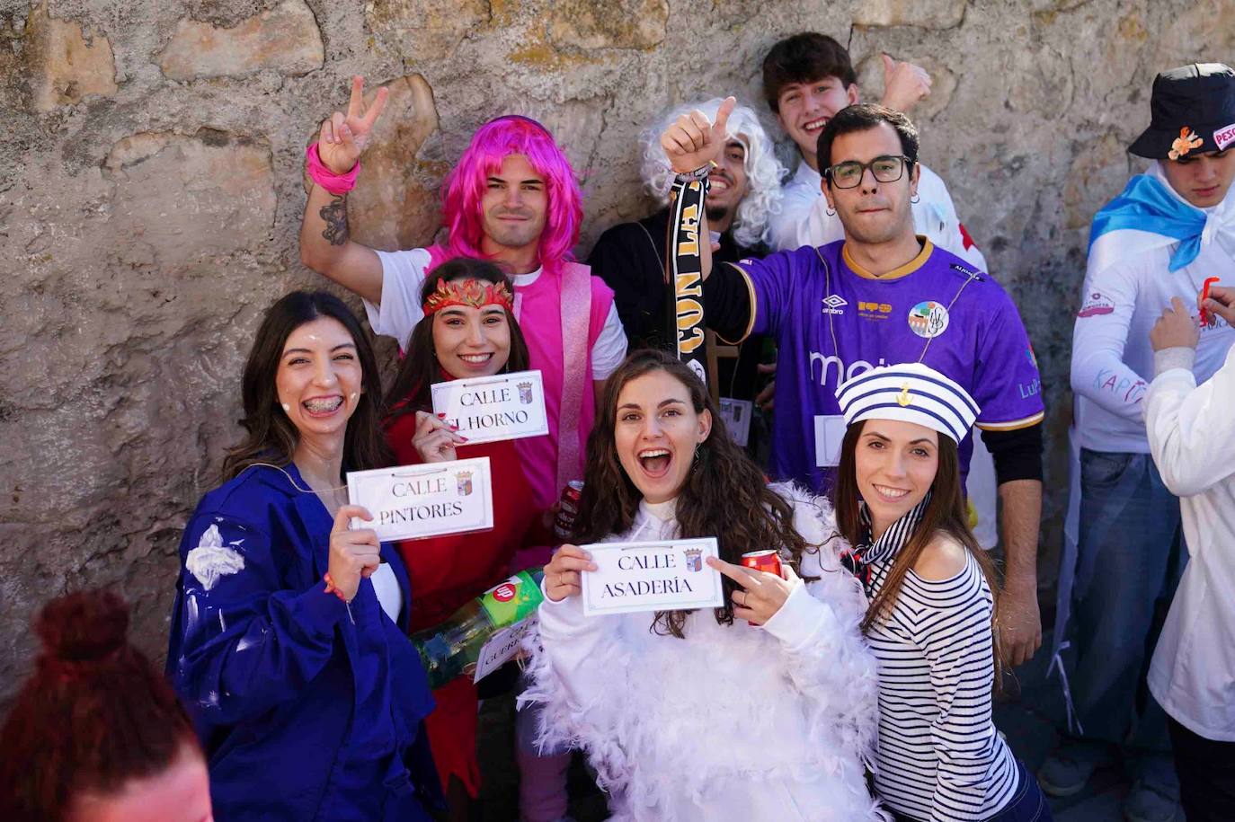 Los Minions, Winnie de Pooh y Mario Bros disfrutan de la fiesta en la Facultad de Educación