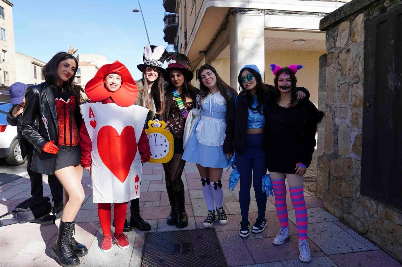 Los Minions, Winnie de Pooh y Mario Bros disfrutan de la fiesta en la Facultad de Educación