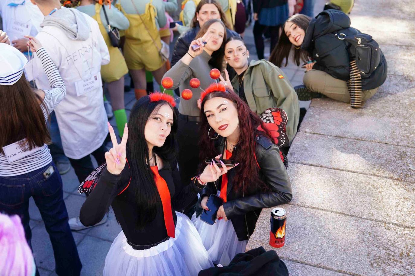 Los Minions, Winnie de Pooh y Mario Bros disfrutan de la fiesta en la Facultad de Educación