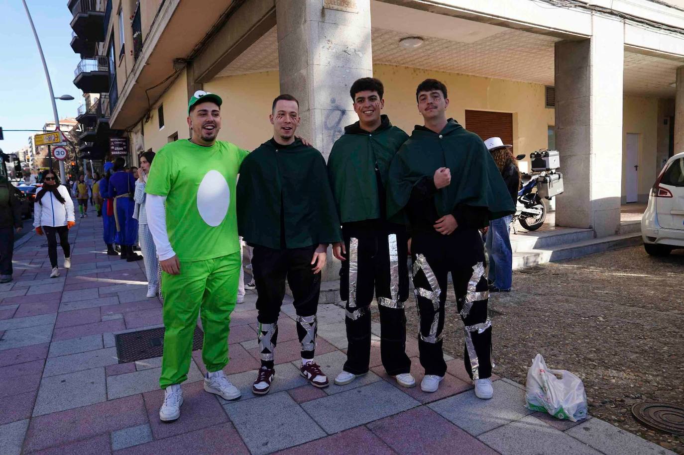 Los Minions, Winnie de Pooh y Mario Bros disfrutan de la fiesta en la Facultad de Educación