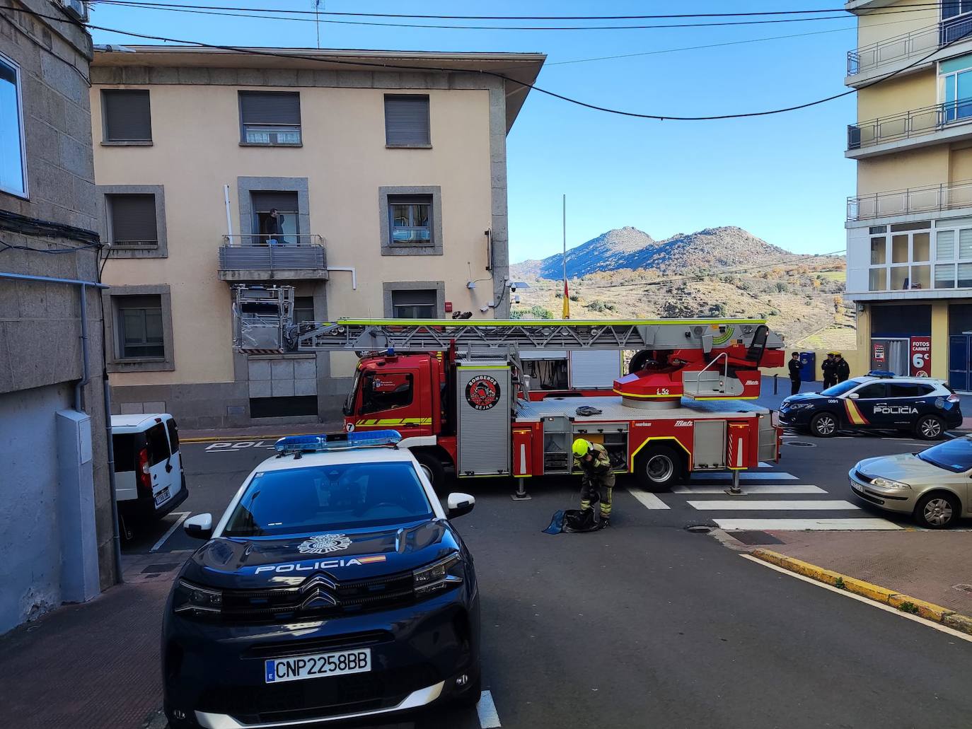 Dos personas &#039;rescatadas&#039; de la comisaría de Policía de Béjar en un simulacro conjunto con los Bomberos