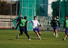 Davo incide en la presión durante la sesión de entrenamiento de este jueves en Las Pistas.