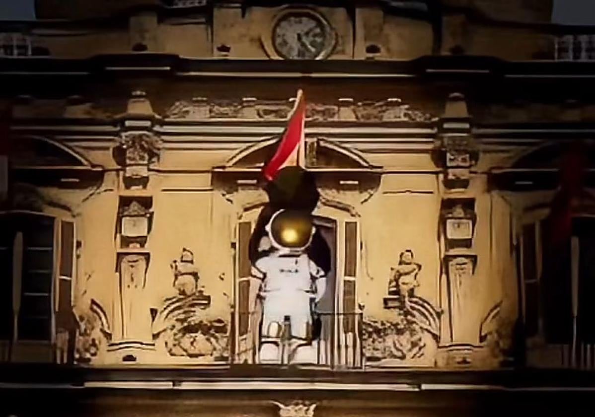 Proyección de 'El astronauta y la estrella que guía los sueños' sobre la Plaza Mayor.