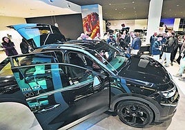 Numeroso público asistió a la presentación del nuevo T-Roc en Helmántica.