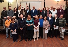 Foto de familia de las autoridades y homenajeados