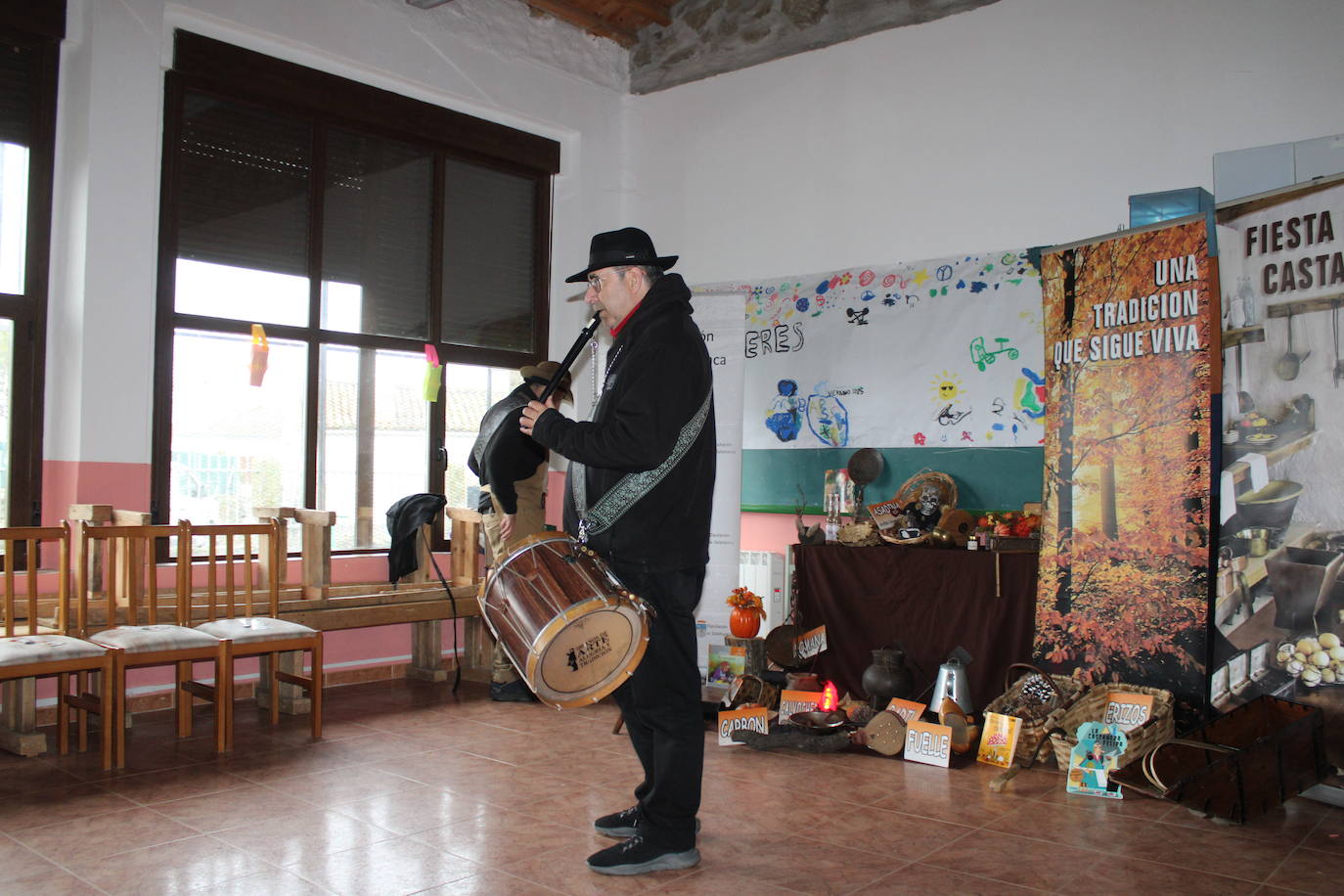 Gallegos de Solmirón disfruta de una castañada