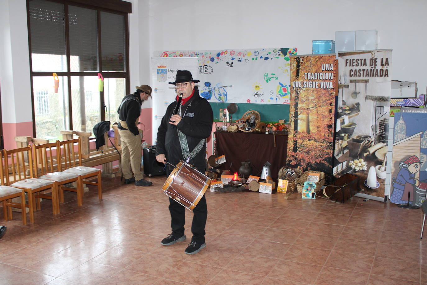 Gallegos de Solmirón disfruta de una castañada