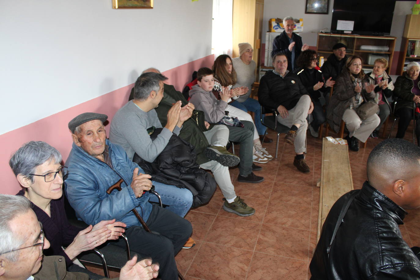 Gallegos de Solmirón disfruta de una castañada