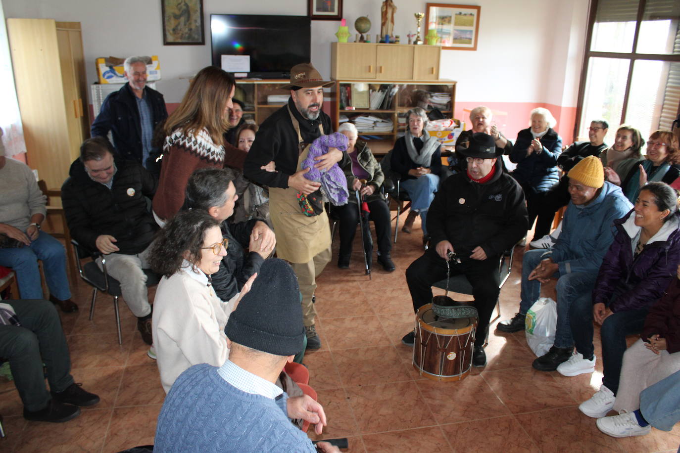 Gallegos de Solmirón disfruta de una castañada