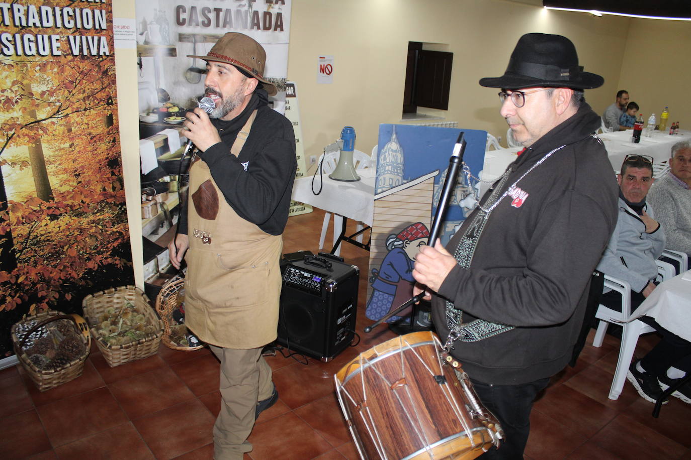 El sabor de las castañas y el chocolate despiden el mes de noviembre en Frades de la Sierra