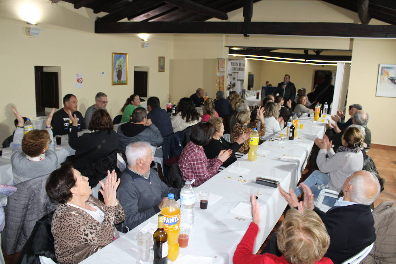 El sabor de las castañas y el chocolate despiden el mes de noviembre en Frades de la Sierra