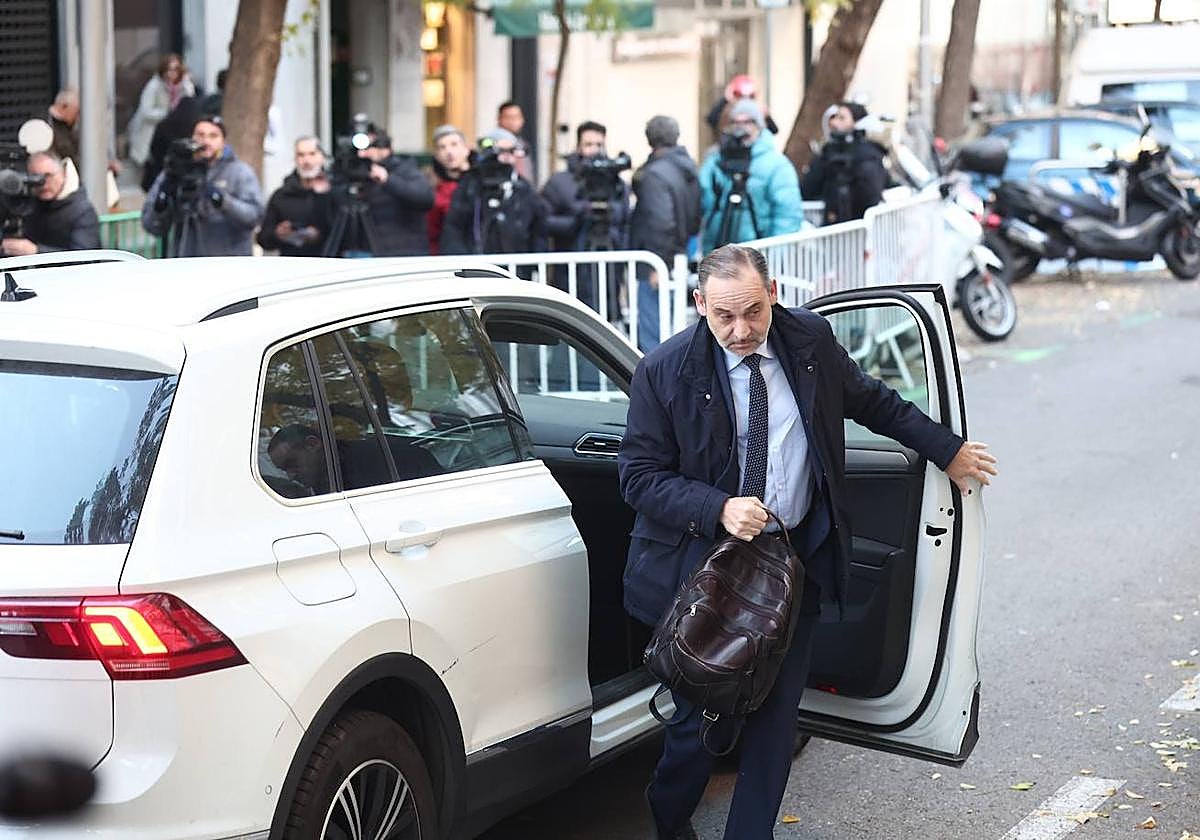 El exministro José Luis Abalos, a su llegada al Tribunal Supremo.