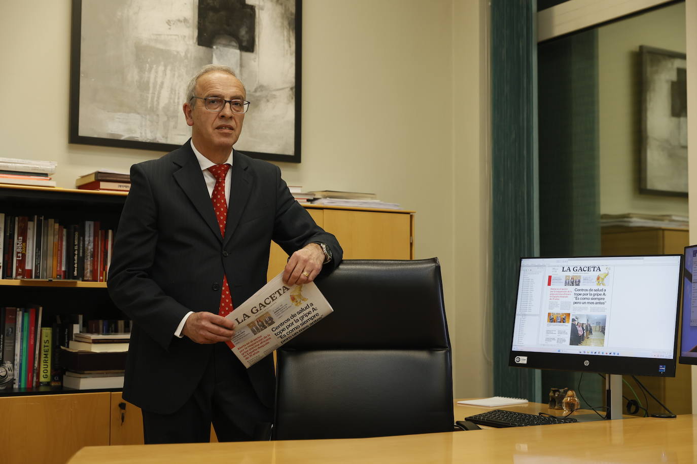 Julián Ballestero, en su despacho en LA GACETA.